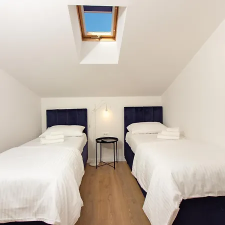 Beachside Attico Apartament