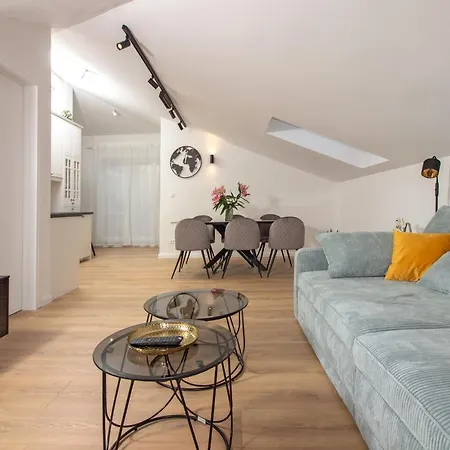 Beachside Attico Apartmán